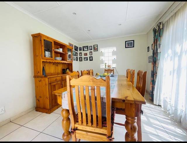 5 BEDROOM HOUSE FOR SALE IN PRIMROSE